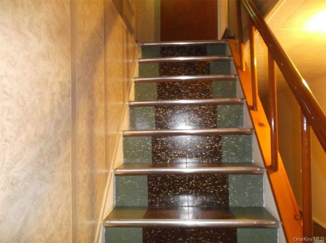 81-46 266 St, Glen Oaks, NY 11004