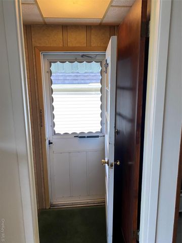 81-46 266 St, Glen Oaks, NY 11004