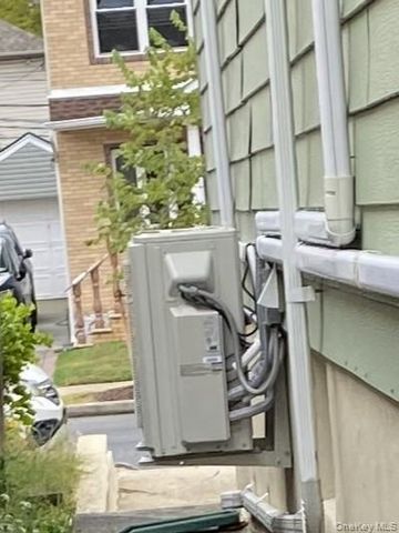 81-46 266 St, Glen Oaks, NY 11004