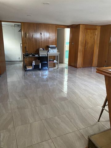 81-46 266 St, Glen Oaks, NY 11004