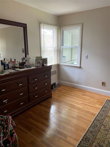 81-46 266 St, Glen Oaks, NY 11004