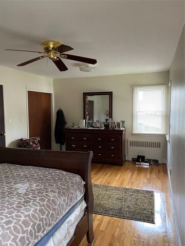 81-46 266 St, Glen Oaks, NY 11004