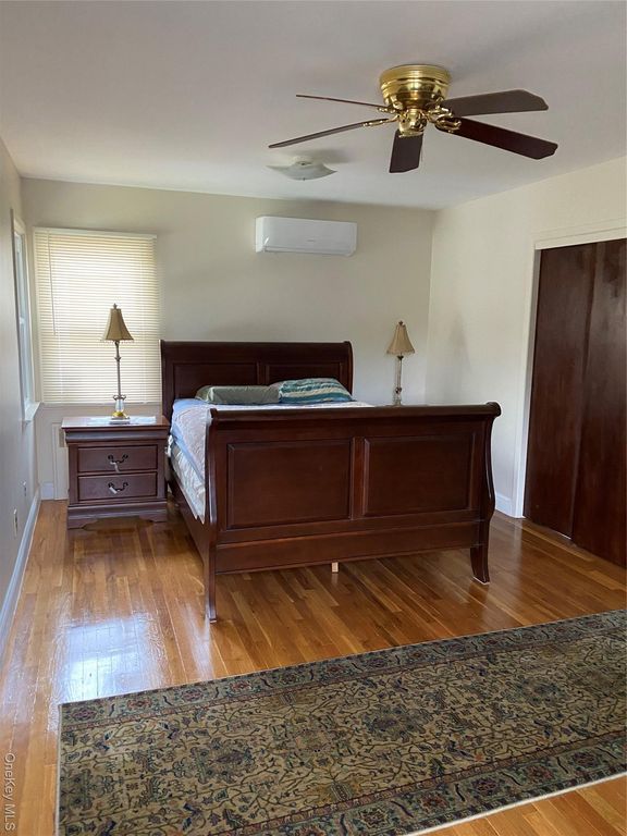 81-46 266 St, Glen Oaks, NY 11004