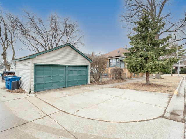 900 Lathrop Avenue, Forest Park, IL 60130