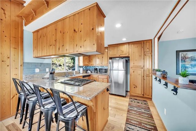 30895 Summit Drive, Running Springs, CA 92382