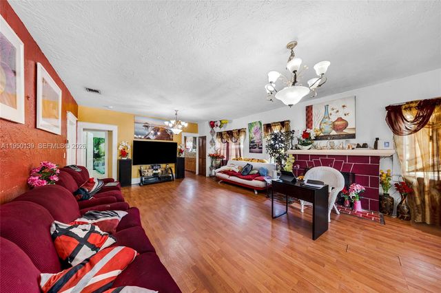 2600 SW 2nd St, Miami, FL 33135