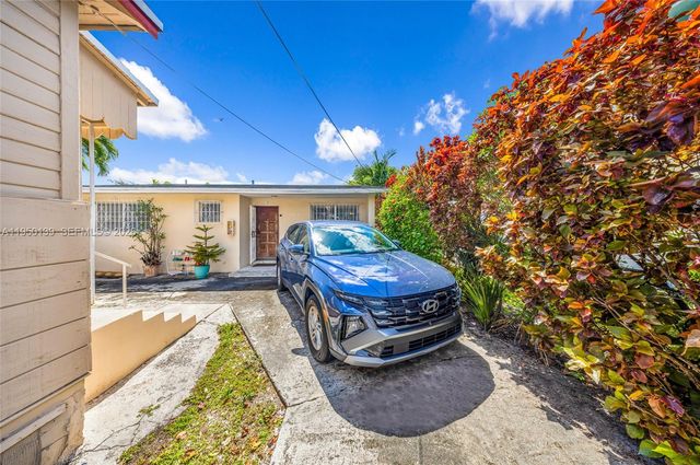 2600 SW 2nd St, Miami, FL 33135