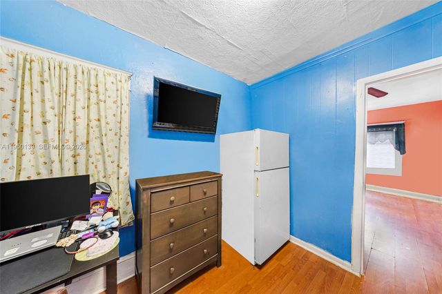 2600 SW 2nd St, Miami, FL 33135