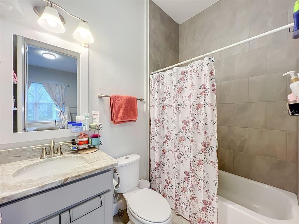 Image 12 of property listing at 3427 NORMAN LEWIS ALLEY, Orlando, FL 32828