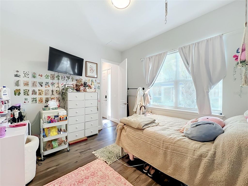 Image 13 of property listing at 3427 NORMAN LEWIS ALLEY, Orlando, FL 32828