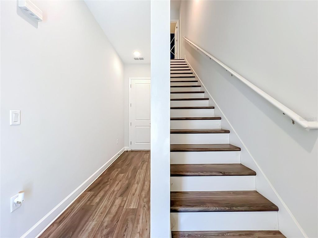 Image 14 of property listing at 3427 NORMAN LEWIS ALLEY, Orlando, FL 32828