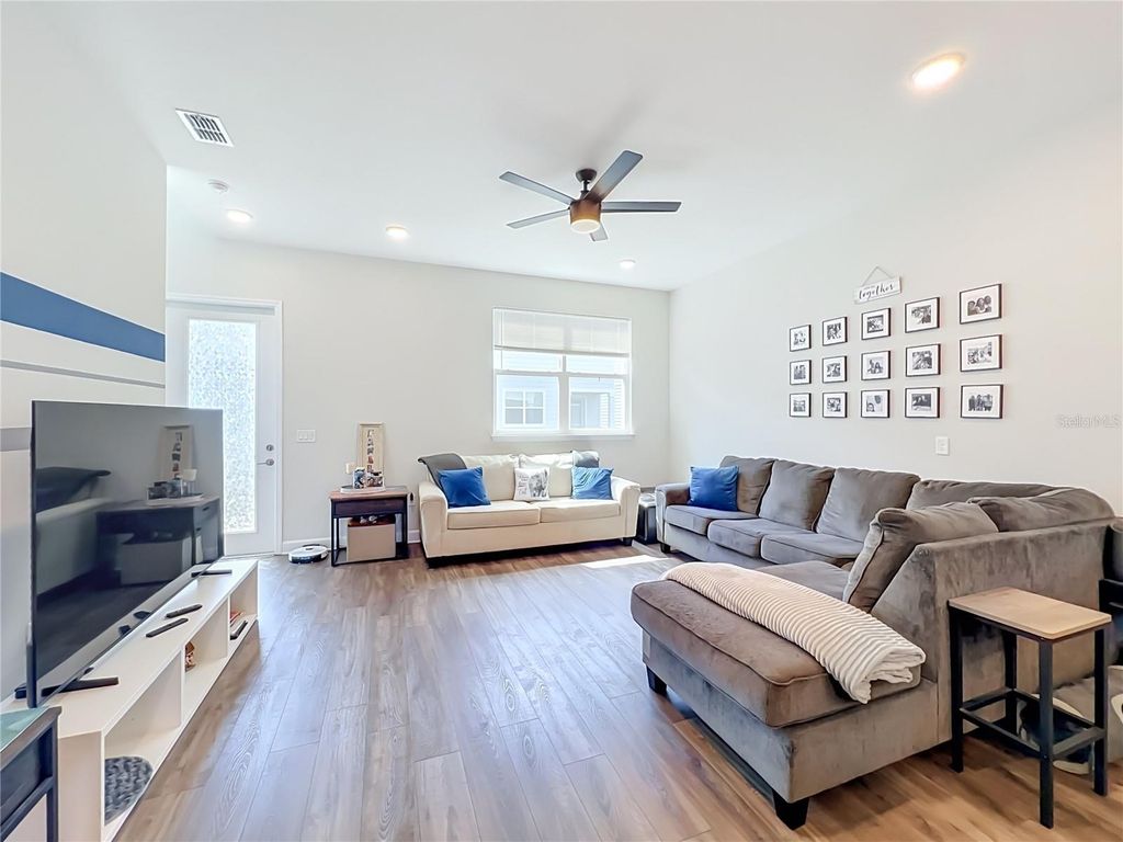 Image 20 of property listing at 3427 NORMAN LEWIS ALLEY, Orlando, FL 32828