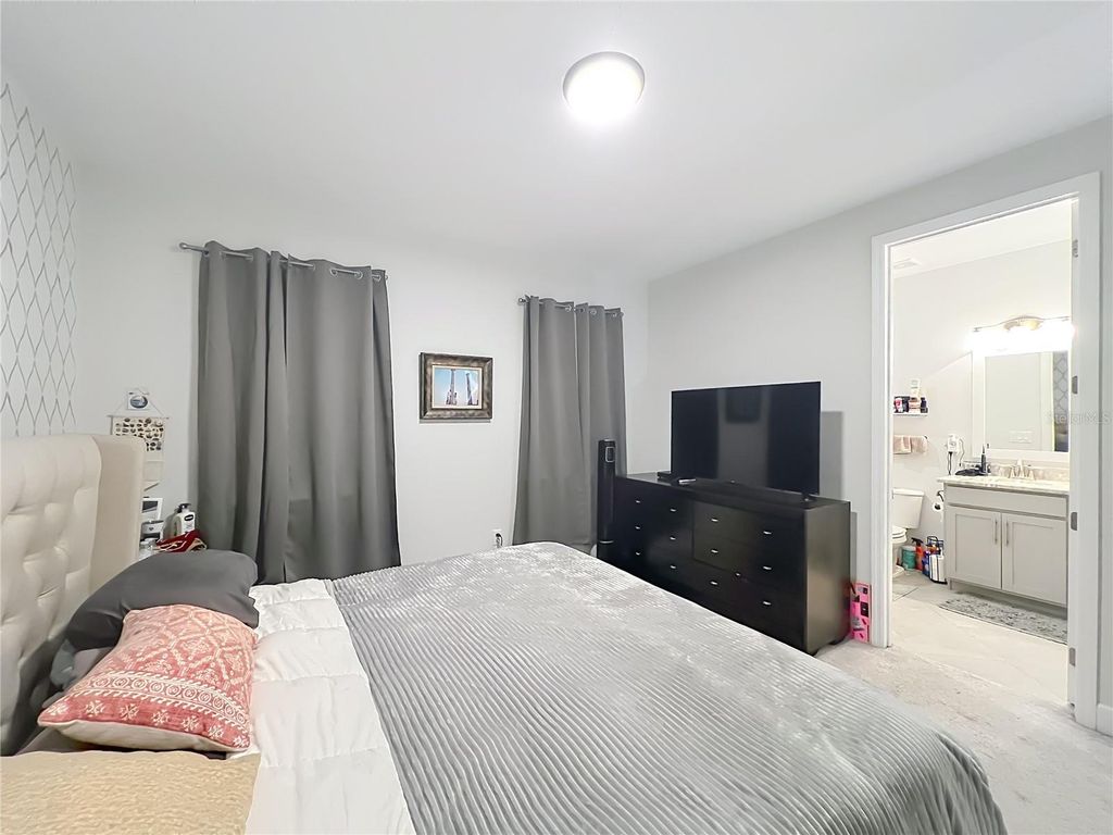 Image 40 of property listing at 3427 NORMAN LEWIS ALLEY, Orlando, FL 32828