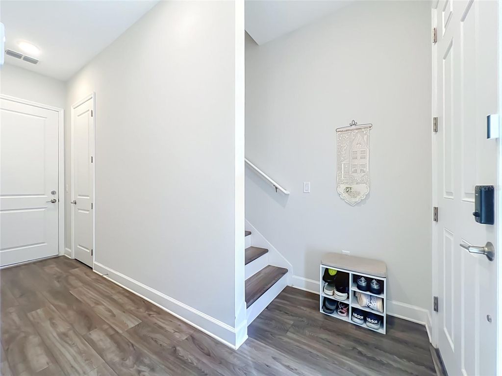 Image 8 of property listing at 3427 NORMAN LEWIS ALLEY, Orlando, FL 32828