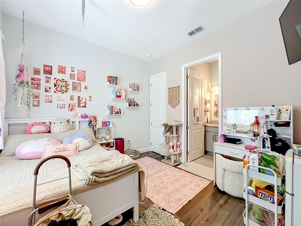 Image 10 of property listing at 3427 NORMAN LEWIS ALLEY, Orlando, FL 32828