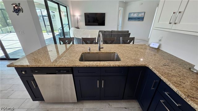 136 Kamal PKWY, Cape Coral, FL 33904