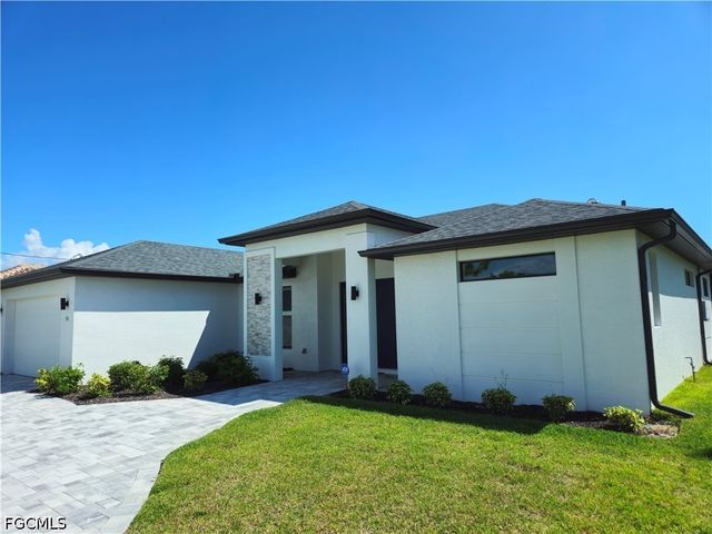 136 Kamal PKWY, Cape Coral, FL 33904