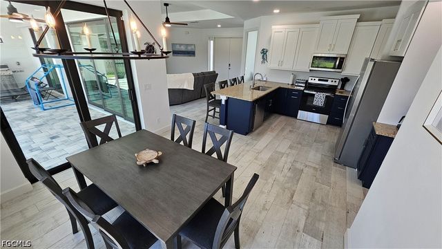 136 Kamal PKWY, Cape Coral, FL 33904