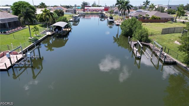 136 Kamal PKWY, Cape Coral, FL 33904