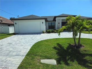 136 Kamal PKWY, Cape Coral, FL 33904