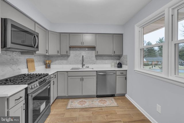 10705 AMES ST, Fairfax, VA 22032