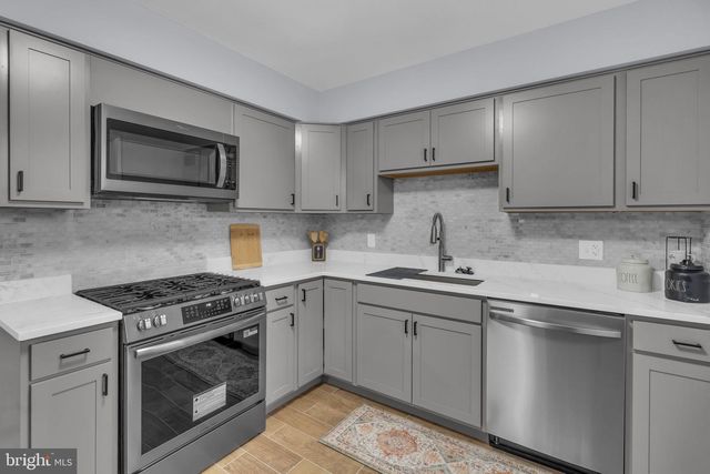 10705 AMES ST, Fairfax, VA 22032