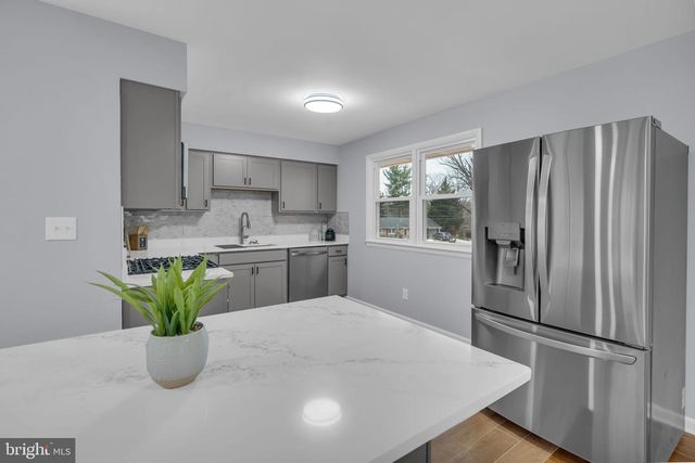 10705 AMES ST, Fairfax, VA 22032