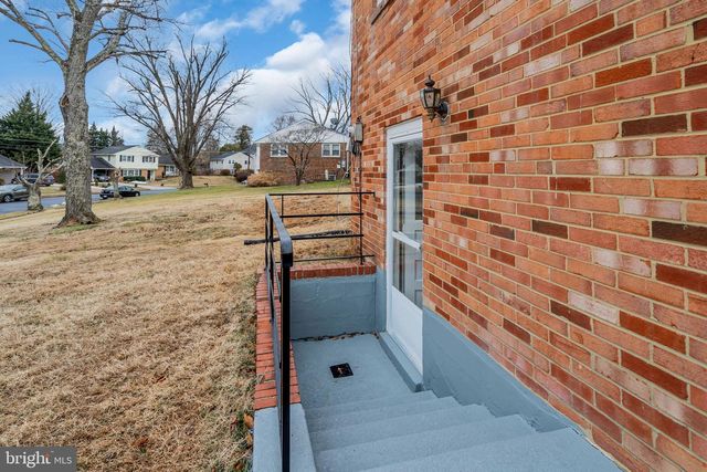 10705 AMES ST, Fairfax, VA 22032