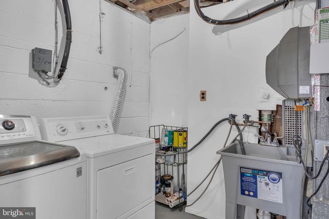 10705 AMES ST, Fairfax, VA 22032