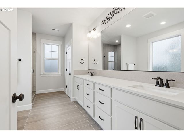 11936 Skellenger Way, Oregon City, OR 97045