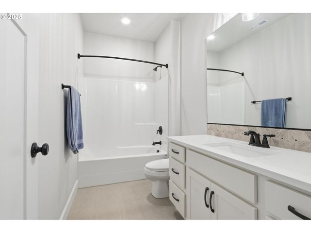 11936 Skellenger Way, Oregon City, OR 97045