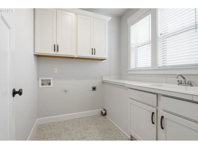 11936 Skellenger Way, Oregon City, OR 97045