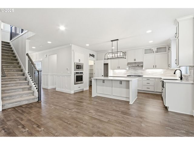 11936 Skellenger Way, Oregon City, OR 97045