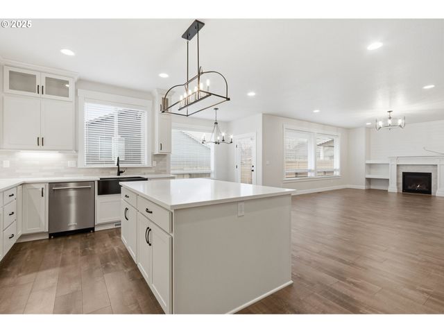 11936 Skellenger Way, Oregon City, OR 97045