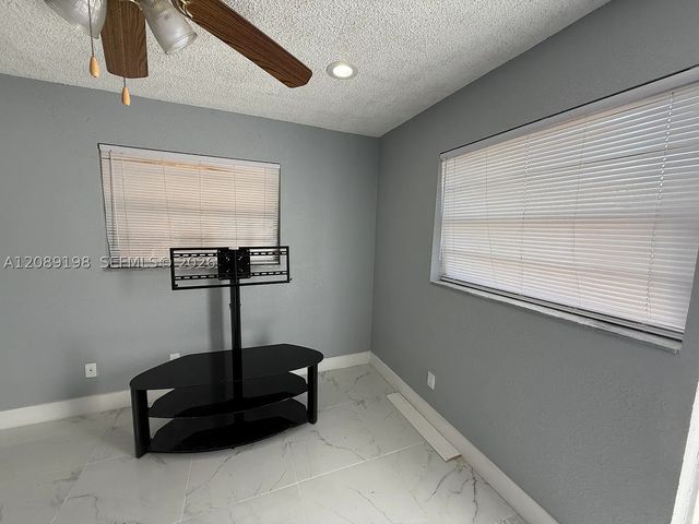 12620 SW 188th St E, Miami, FL 33177