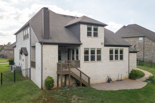 1026 Brighton Ln, Gallatin, TN 37066