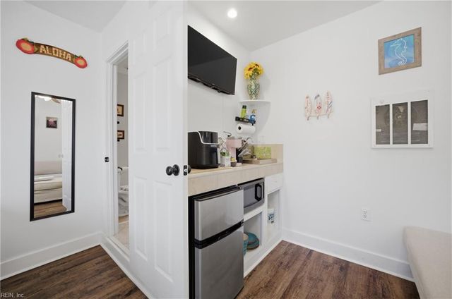 3201 Barberry LN, Virginia Beach, VA 23453