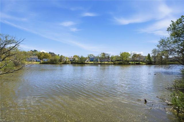 3201 Barberry LN, Virginia Beach, VA 23453