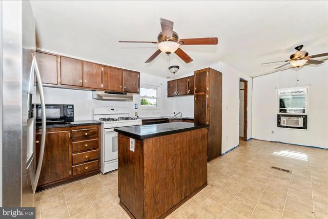 12109 HEATHER DR, Hagerstown, MD 21740