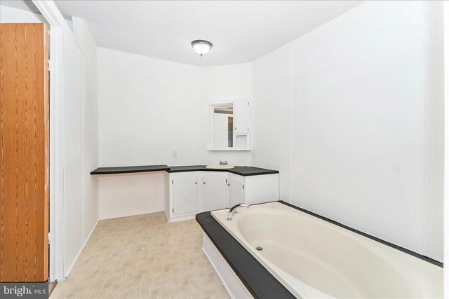 12109 HEATHER DR, Hagerstown, MD 21740