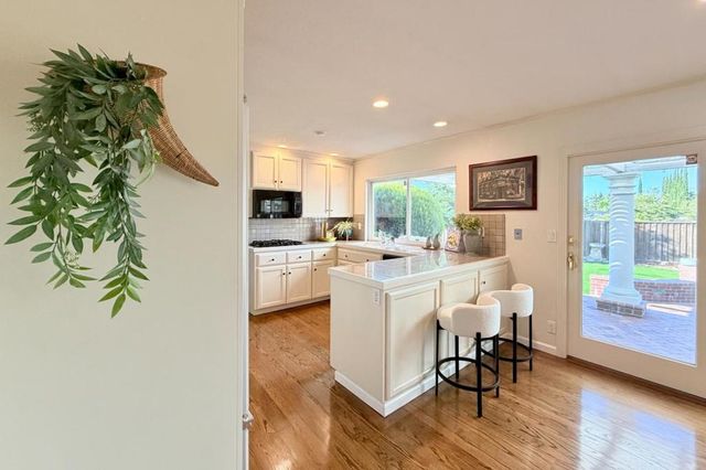 12498 Sumner Drive, Saratoga, CA 95070
