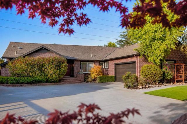 12498 Sumner Drive, Saratoga, CA 95070