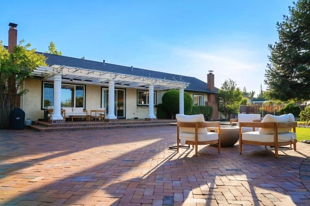 12498 Sumner Drive, Saratoga, CA 95070