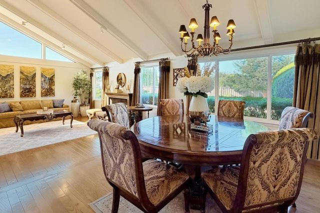 12498 Sumner Drive, Saratoga, CA 95070