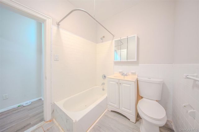 850 E 223rd Street, Bronx, NY 10466