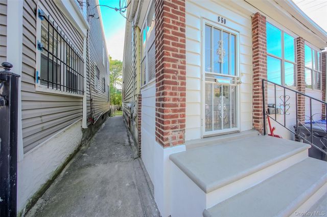 850 E 223rd Street, Bronx, NY 10466