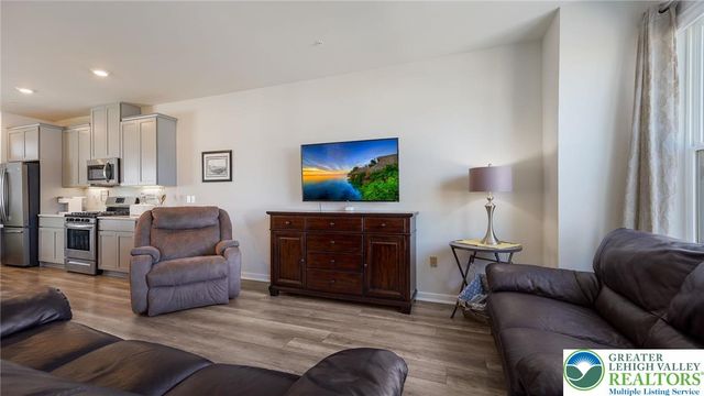 4906 Brookside Court, Coopersburg Boro, PA 18036