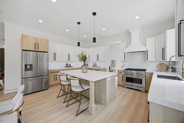 949 Internationale Parkway, Woodridge, IL 60517