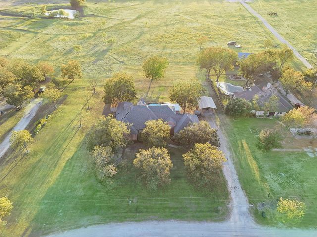 1252 Orchard Lane, Ennis, TX 75119