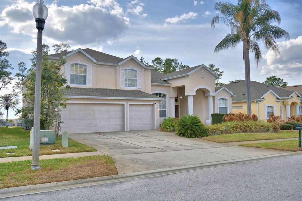 Image 1 of property listing at 609 N HAMPTON DRIVE, Davenport, FL 33897